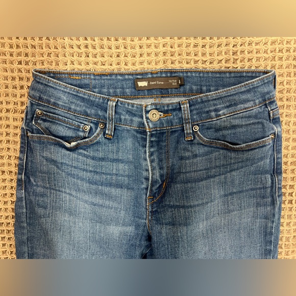 Levi's Demi Mid Rise Bootcut Jeans - Size 27x30 / Size 4 - Picture 4 of 13